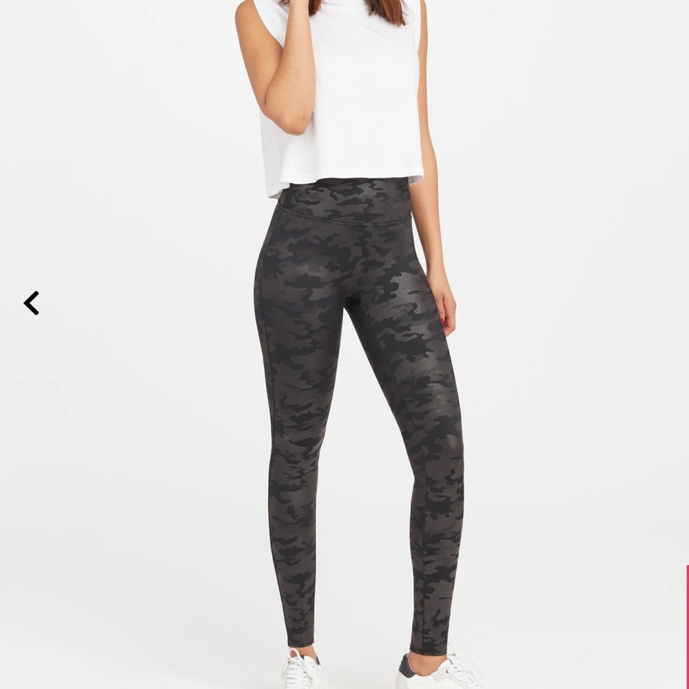 SPANX Faux Leather Camo Leggings Size Large